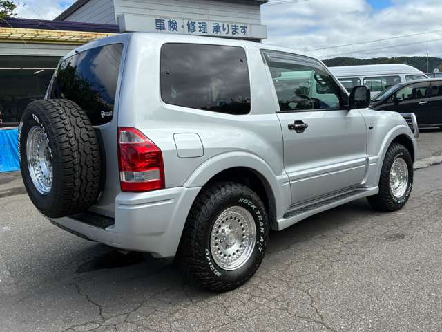 Mitsubishi Pajero 5