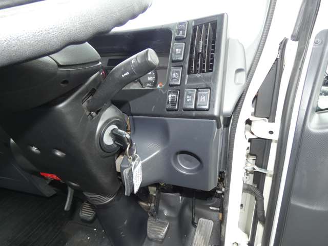 Isuzu Elf 12
