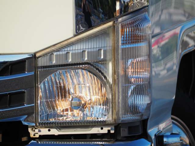 Isuzu Elf 9