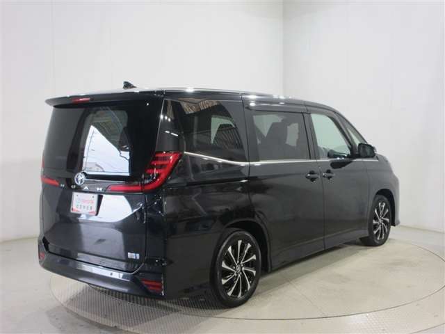 Toyota Noah 2