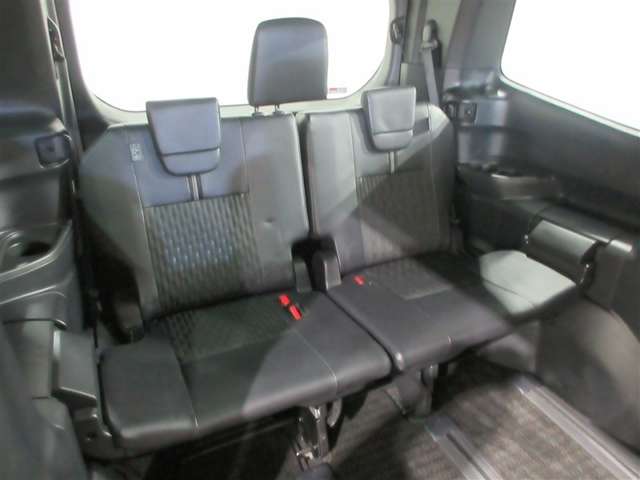 Toyota Noah 9