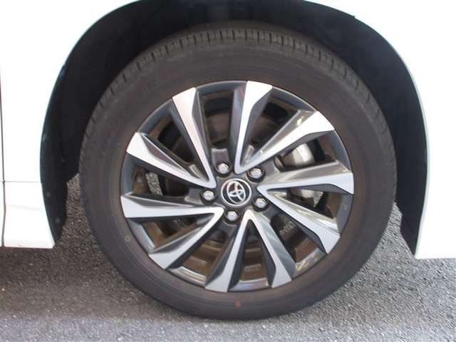 Toyota Voxy 3