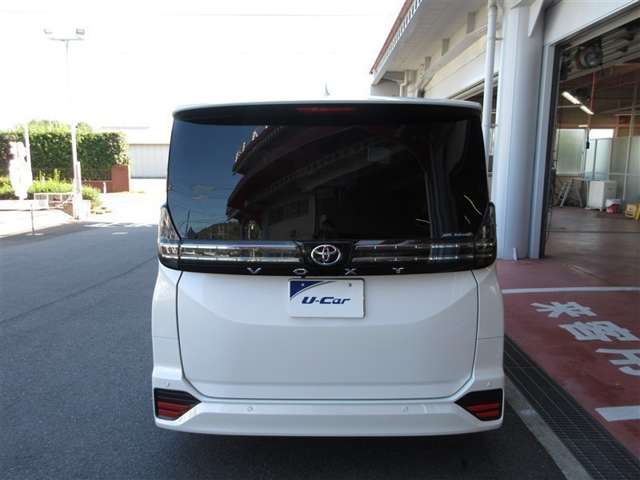 Toyota Voxy 8