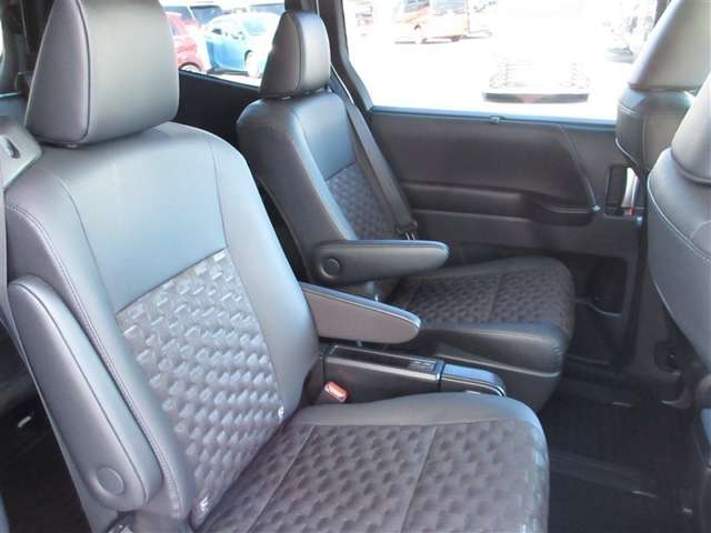 Toyota Voxy 10