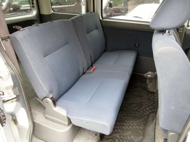 Daihatsu Hijet Cargo 11