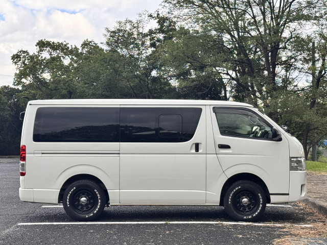 Toyota Hiace Van 12
