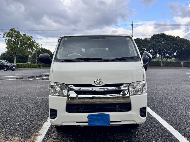 Toyota Hiace Van 4