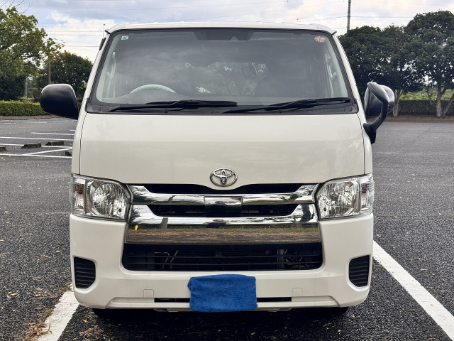 Toyota Hiace Van 5