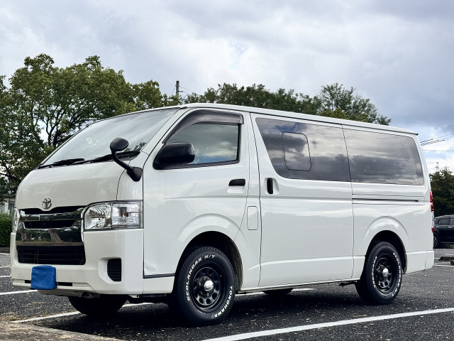 Toyota Hiace Van 7