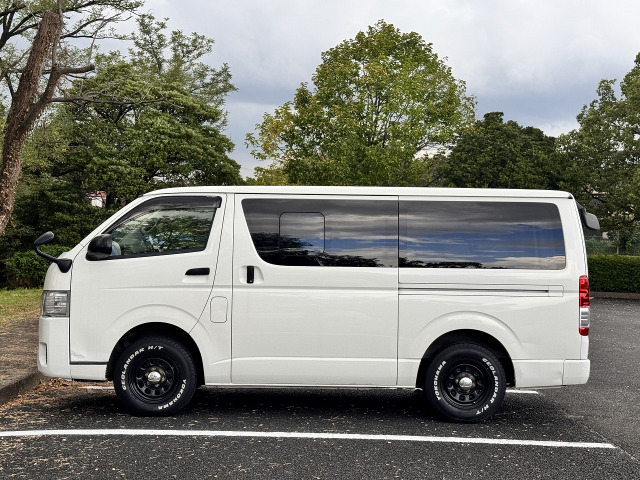 Toyota Hiace Van 8