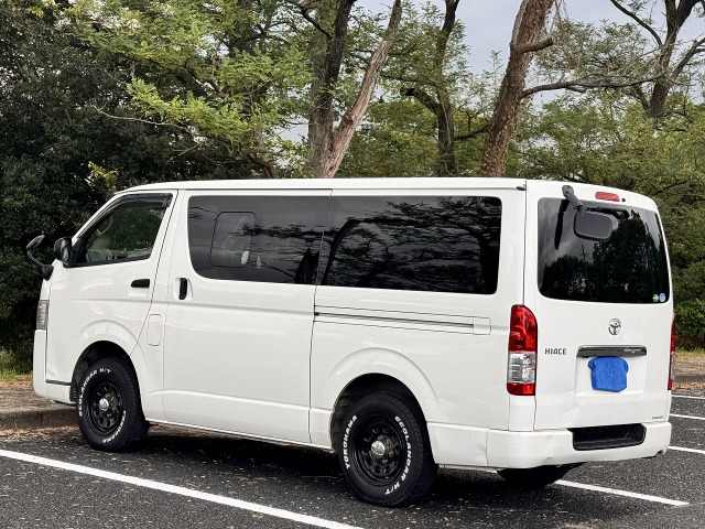 Toyota Hiace Van 9