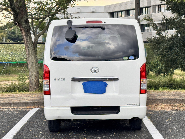 Toyota Hiace Van 10