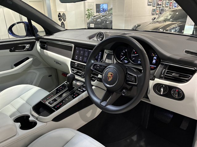 Porsche Macan 12