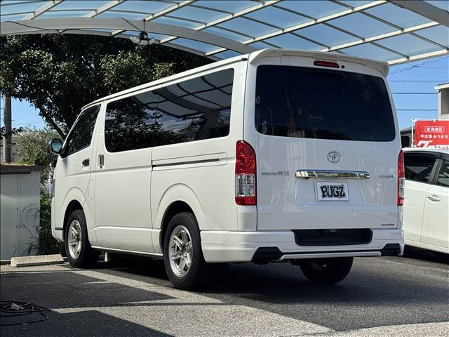 Toyota Regius Ace 10