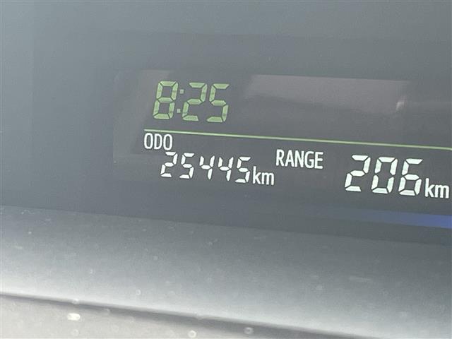 Toyota Prius α 11