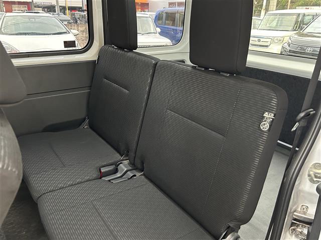 Daihatsu Hijet Cargo 12