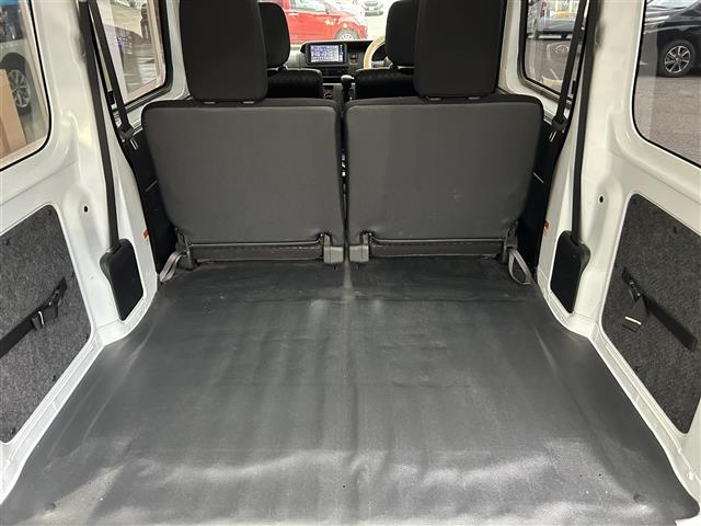 Daihatsu Hijet Cargo 10