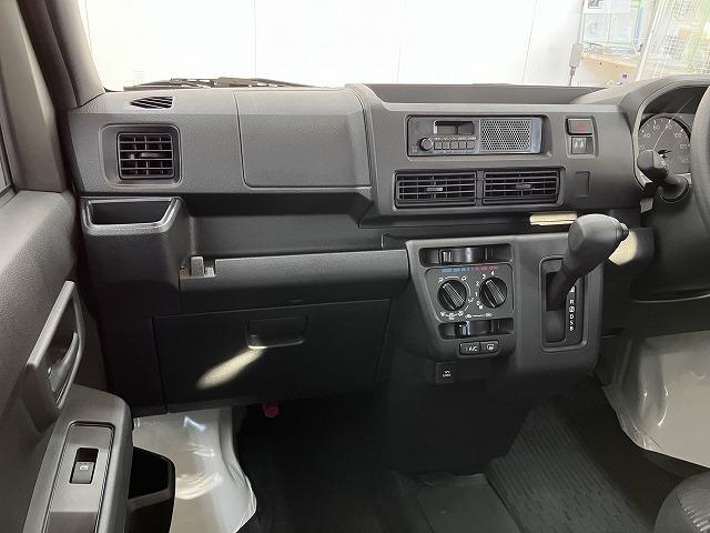 Daihatsu Hijet Cargo 12