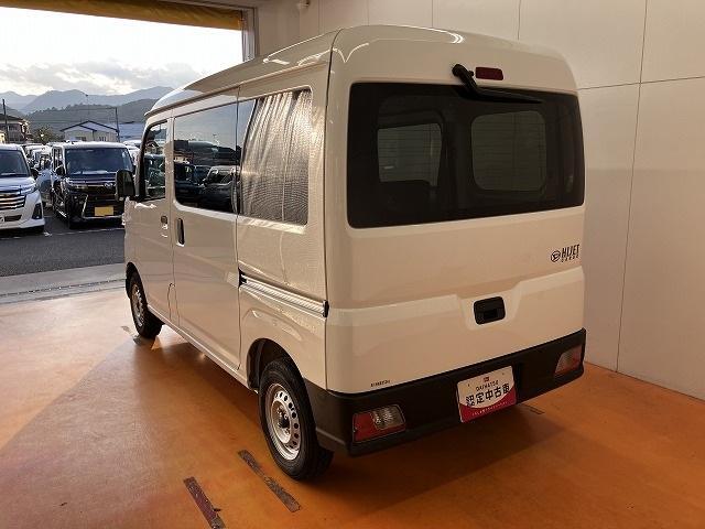 Daihatsu Hijet Cargo 6