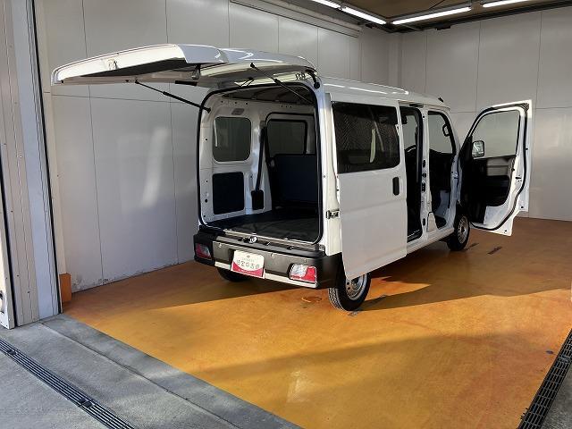 Daihatsu Hijet Cargo 9