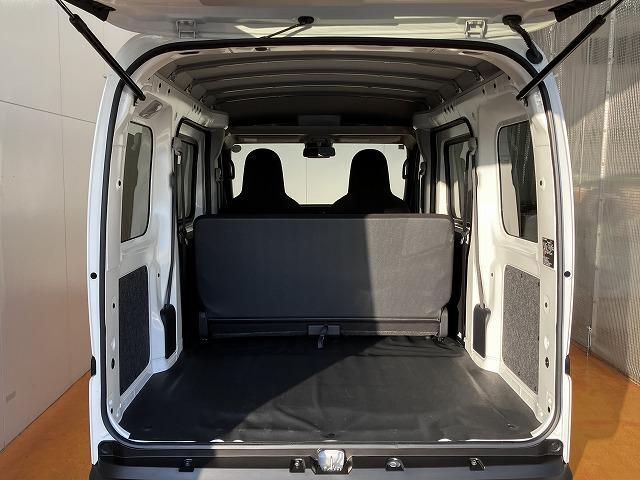 Daihatsu Hijet Cargo 10