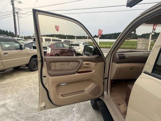 Toyota Land Cruiser 100 11