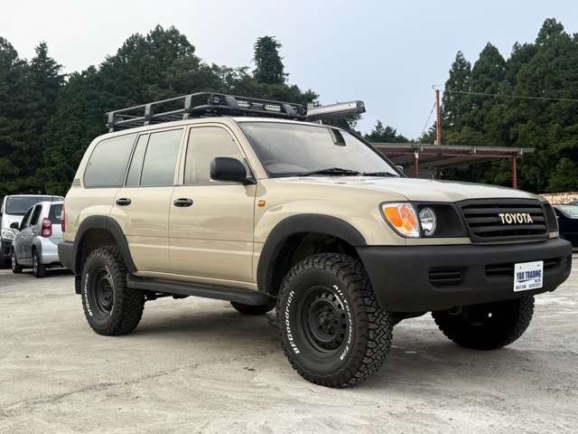 Toyota Land Cruiser 100 2