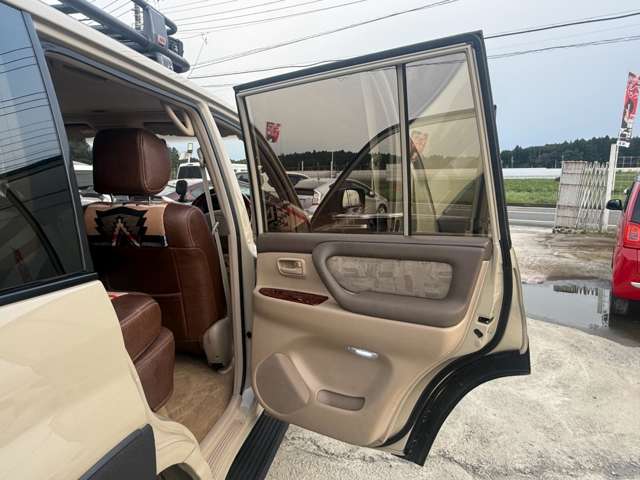 Toyota Land Cruiser 100 9