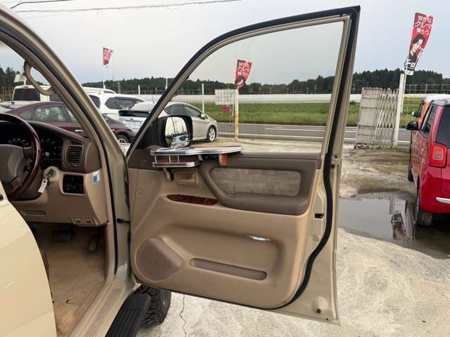 Toyota Land Cruiser 100 10