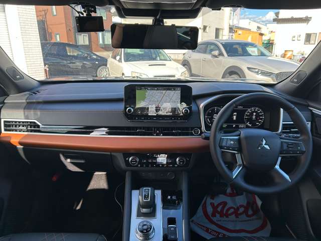Mitsubishi Outlander 2