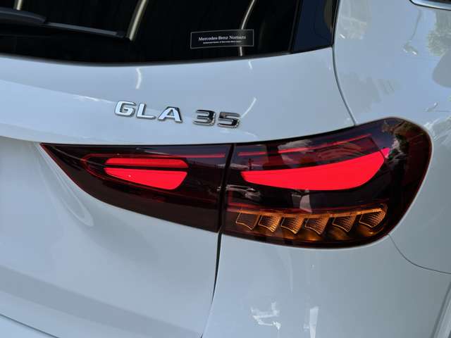 Mercedes-Benz GLA-Class 11