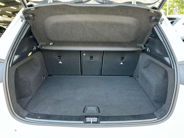 Mercedes-Benz GLA-Class 12
