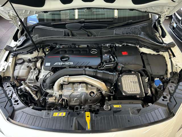 Mercedes-Benz GLA-Class 4