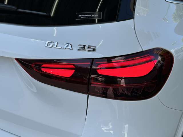 Mercedes-Benz GLA-Class 10