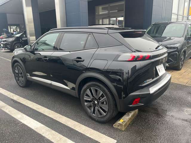 Peugeot SUV e-2008 11