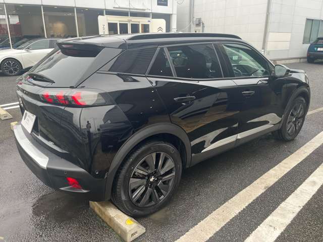 Peugeot SUV e-2008 12