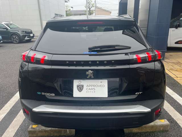 Peugeot SUV e-2008 6