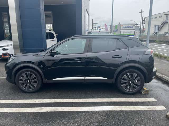 Peugeot SUV e-2008 9