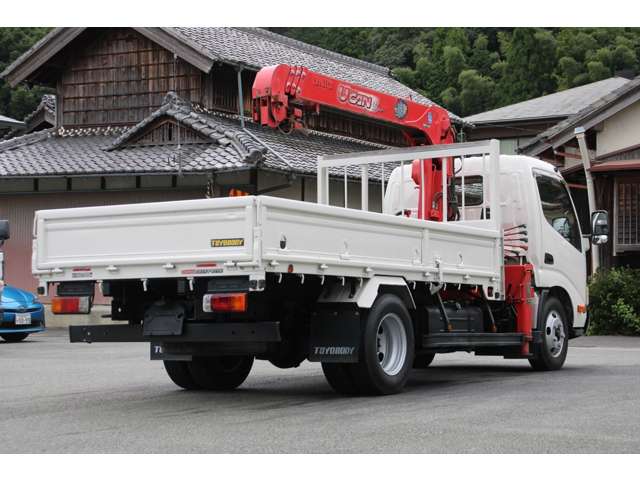 Hino Dutro 11