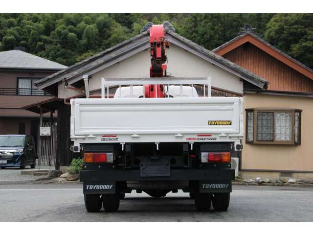 Hino Dutro 12