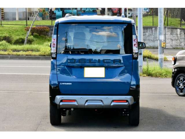 Mitsubishi Delica Mini 12