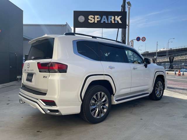 Toyota Land Cruiser 300 12