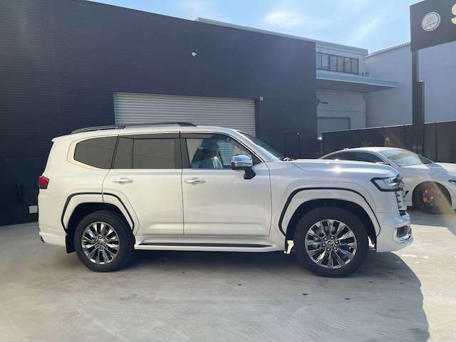 Toyota Land Cruiser 300 7