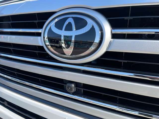 Toyota Land Cruiser 300 10
