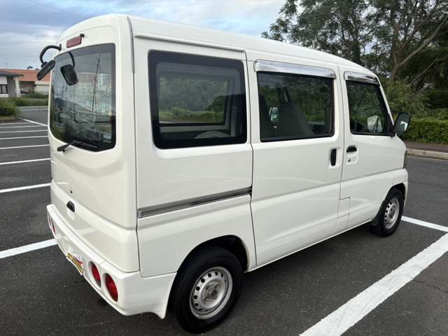 Mitsubishi Minicab Van 11