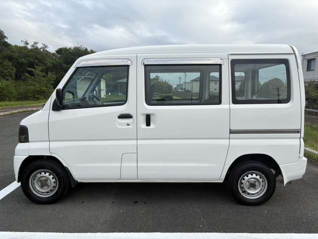 Mitsubishi Minicab Van 12