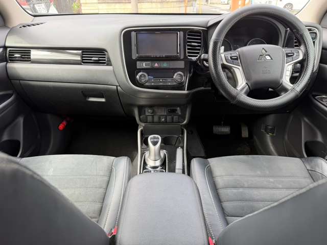 Mitsubishi Outlander PHEV 7