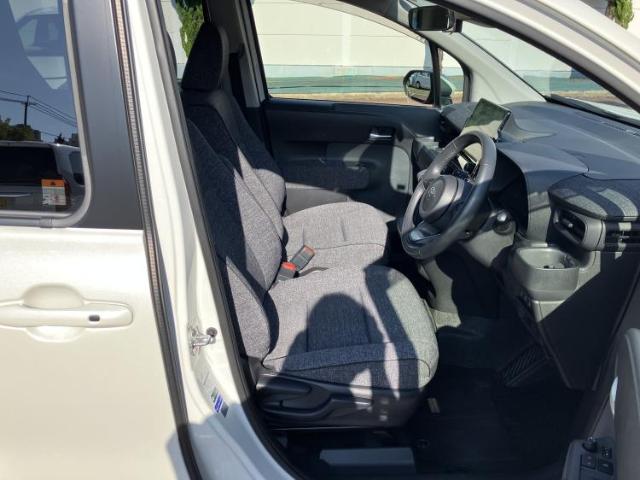 Toyota Sienta 2