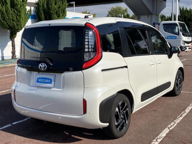 Toyota Sienta 6