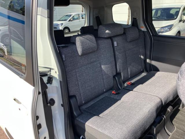Toyota Sienta 7